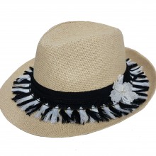 כובע חוף שחור לבן