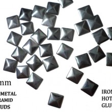 100 ניטים פרמידה מרובעת בצבע כחלחל-אפור