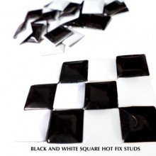 100 ניטים פרמידות מרובעות בצבע שחור לבן
